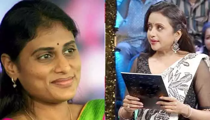 సుమ షో లో వై.ఎస్ షర్మిలపై సెటైర్స్.. చివరకు వీళ్లు కూడా వదలడం లేదుగా (వీడియో) సుమ షో లో వై.ఎస్ షర్మిలపై సెటైర్స్.. చివరకు వీళ్లు కూడా వదలడం లేదుగా (వీడియో)