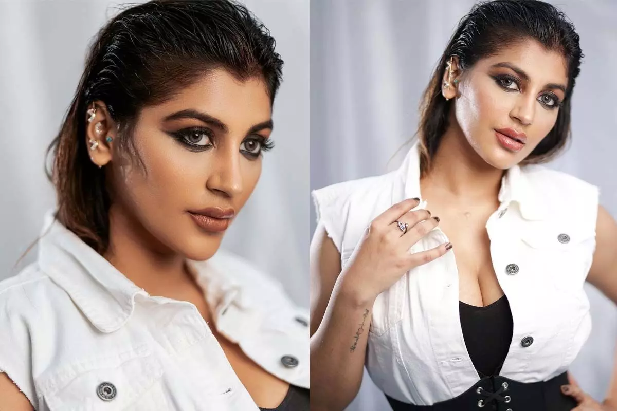 Yashika Aannand : అందాలతో సెగలు పుట్టిస్తున్న యశిక ఆనంద్ Yashika Aannand : అందాలతో సెగలు పుట్టిస్తున్న యశిక ఆనంద్