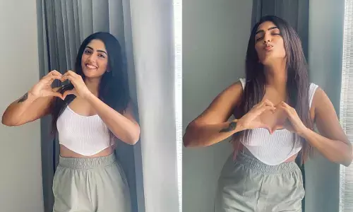 Eesha Rebba: హాట్ ఫోజులతో అబ్బా అనిపిస్తున్న ఈషా రెబ్బ