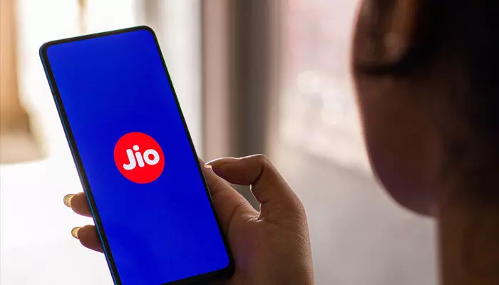 Jio: జియోలో ఈ ప్లాన్ ధర చాలా తక్కువ.. 84 రోజుల వ్యాలిడిటీ! Jio: జియోలో ఈ ప్లాన్ ధర చాలా తక్కువ.. 84 రోజుల వ్యాలిడిటీ!