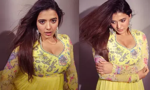 Ketika Sharma : హాట్ అందాలతో కేక పెట్టిస్తోన్న కేతిక శర్మ