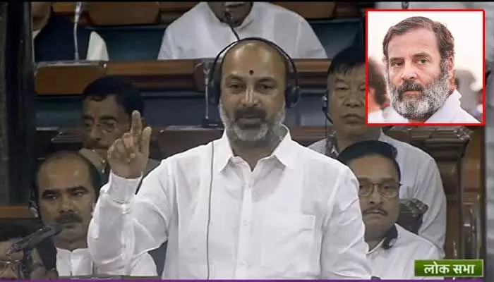 రాహుల్ గాంధీని చూస్తే గజిని గుర్తుకొస్తున్నాడు.. లోక్ సభలో ఎంపీ బండి సంజయ్ రాహుల్ గాంధీని చూస్తే గజిని గుర్తుకొస్తున్నాడు.. లోక్ సభలో ఎంపీ బండి సంజయ్
