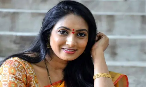 అన్నయ్య ముందే బట్టలు విప్పి చూపించమనేది.. షాకింగ్ కామెంట్స్ చేసిన సీనియర్ నటి!