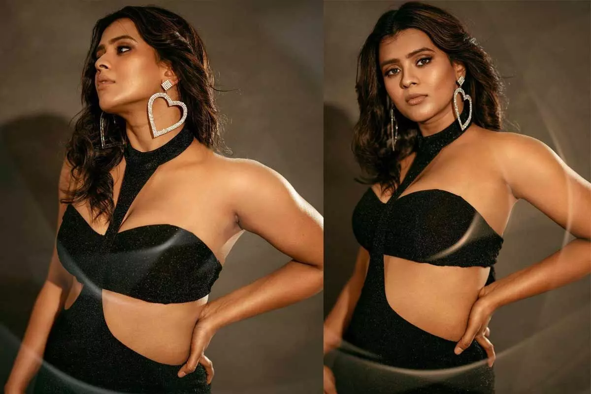 Hebah Patel looks hot and Sexy in black dress