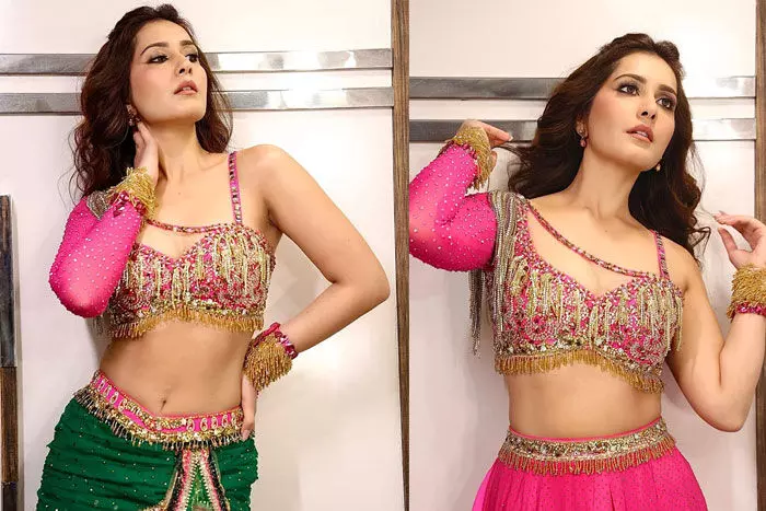 Raashii Khanna hot pics trending on Social Media Raashii Khanna hot pics trending on Social Media