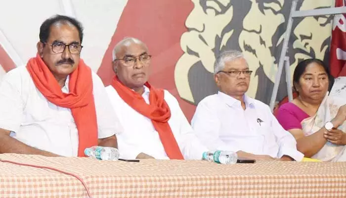 గ్రూపు-2 ఎగ్జామ్ ఎఫెక్ట్.. సీఎంకు సీపీఎం నేత తమ్మినేని లేఖ గ్రూపు-2 ఎగ్జామ్ ఎఫెక్ట్.. సీఎంకు సీపీఎం నేత తమ్మినేని లేఖ