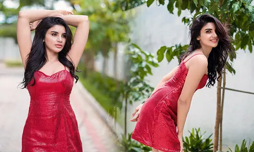 పొట్టి బట్టల్లో పిచ్చెక్కిస్తున్న Jabardasth Varsha