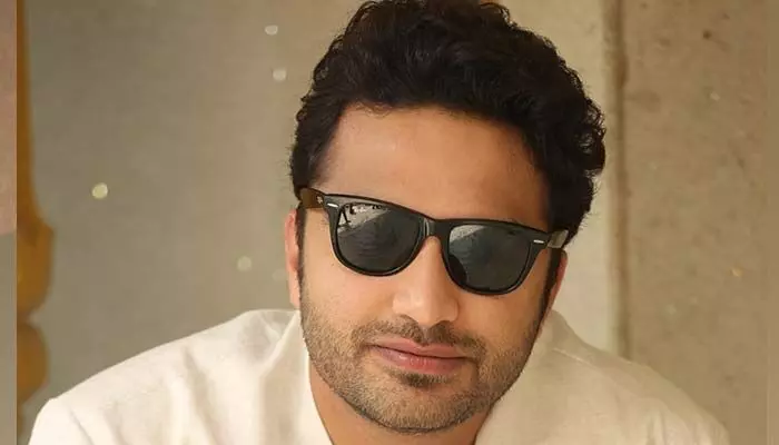 పెళ్లి పీటలెక్కబోతున్న యంగ్ హీరో విశ్వక్సేన్.. ఆగష్టు 15 కోసం ఫ్యాన్స్ వెయిటింగ్! పెళ్లి పీటలెక్కబోతున్న యంగ్ హీరో విశ్వక్సేన్.. ఆగష్టు 15 కోసం ఫ్యాన్స్ వెయిటింగ్!
