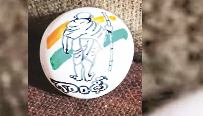 కోడిగుడ్డుపై గాంధీ, ఇండియా చిత్రపటాలు కోడిగుడ్డుపై గాంధీ, ఇండియా చిత్రపటాలు