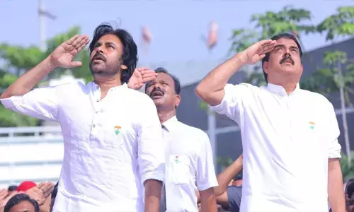 త్రివర్ణపతాకాన్ని ఎగురవేసిన జనసేన అధినేత Pawan Kalyan