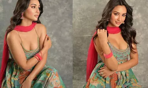 Akanksha Sharma looks cool in her latest Photoshoot