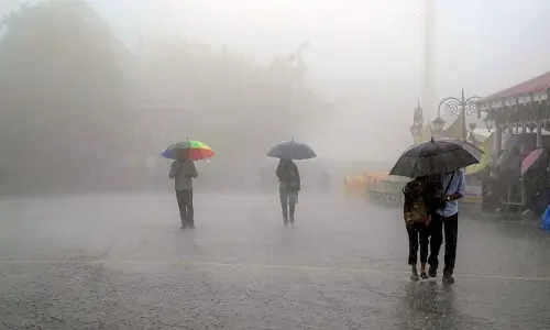 Heavy Rain: భారీ వర్షాలు.. విద్యాసంస్థలకు సెలవు