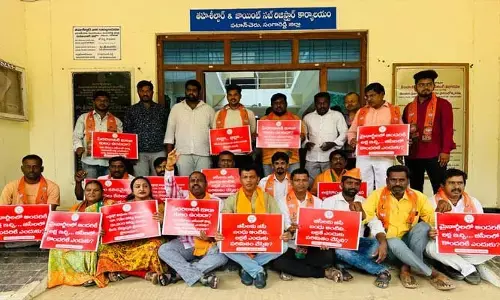 తొమ్మిదేళ్లుగా లేని ప్రేమ సడన్ గా పుట్టుకొచ్చింది..ఎన్నికల కోసమే కేసీఆర్ డ్రామాలు..