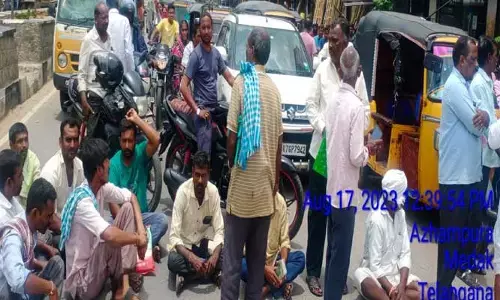 ఇండియన్ బ్యాంక్ మేనేజర్ పై రైతులు ఆగ్రహం.