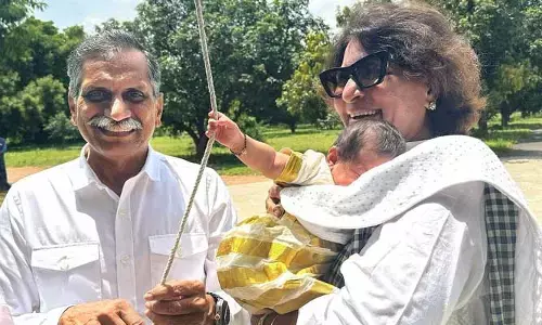 రామ్ చరణ్, ఉపాసన కూతురు ఫోటోలు వైరల్ .. అచ్చం తండ్రి పోలికే..