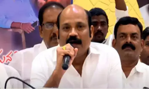చంద్రబాబు అరెస్ట్‌పై కేసీఆర్ స్పందించాలి : టీడీపీ నేత యార్లగడ్డ వెంకట్రావు