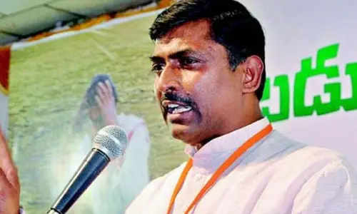 అలా చేస్తే తప్ప కేసీఆర్‌ను ఓడించలేము: మురళీధర్ రావు