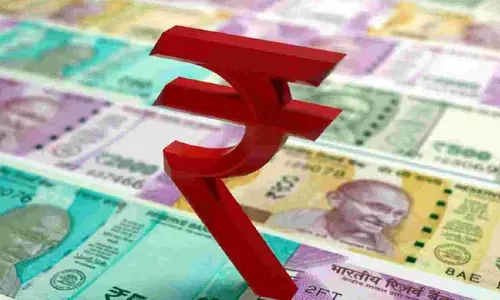జీవితకాల కనిష్టానికి రూపాయి విలువ పతనం!
