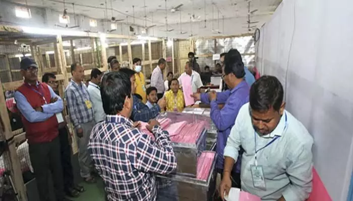 Ap Local Elections: కొనసాగుతున్న కౌంటింగ్.. కాసేపట్లో ఫలితాలు Ap Local Elections: కొనసాగుతున్న కౌంటింగ్.. కాసేపట్లో ఫలితాలు