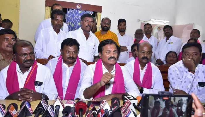 వెంకట్ రెడ్డి పిచ్చి మాటలు మానుకో.. కుంభం అనిల్ కుమార్ రెడ్డి వెంకట్ రెడ్డి పిచ్చి మాటలు మానుకో.. కుంభం అనిల్ కుమార్ రెడ్డి
