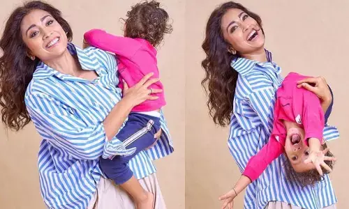 హీరోయిన్ శ్రియ న్యూ ఫొటో షూట్.. ఎలాంటి బట్టలు వేసుకోవాలో తెలియదా అంటూ ట్రోల్స్