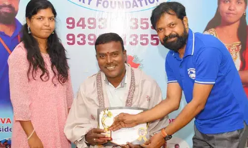 World photography day: ‘దిశ’ ఫొటో గ్రాఫర్‌కు ఘన సన్మానం
