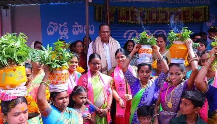 మున్సిపాలిటీల అభివృద్ధికి ప్రభుత్వం పెద్దపీట : Minister Malla Reddy మున్సిపాలిటీల అభివృద్ధికి ప్రభుత్వం పెద్దపీట : Minister Malla Reddy