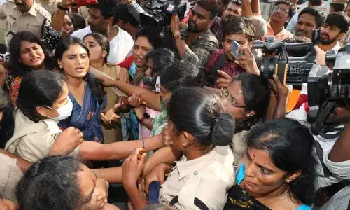బ్రేకింగ్: YSRTP చీఫ్ షర్మిల అరెస్ట్.. హయత్ నగర్ పీఎస్‌కు తరలింపు