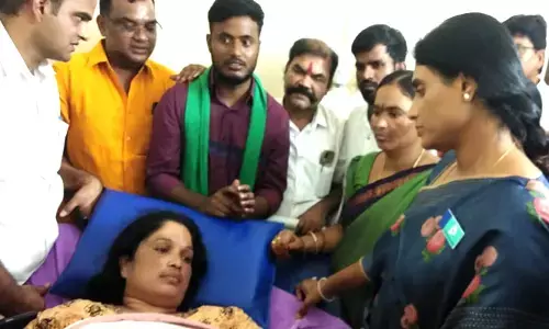 బాధితురాలికి 25 లక్షల నష్టపరిహారం చెల్లించాలి : Y. S. Sharmila
