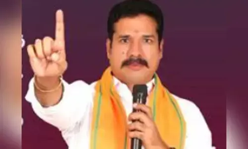 సీఎం కేసీఆర్ ఒక బట్టేబాజ్: Hussain Nayak ఘాటు విమర్శలు