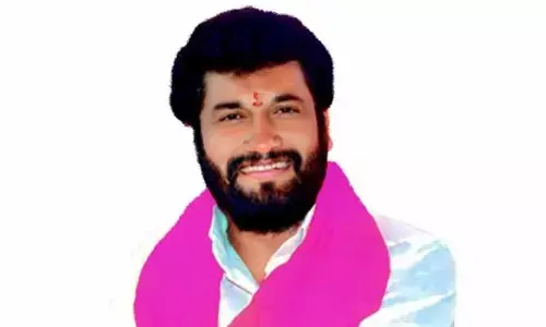 బోథ్ ఎమ్మెల్యే అభ్యర్థి అనిల్ జాదవ్.. సిట్టింగ్ ఎమ్మెల్యేకు మొండిచేయి