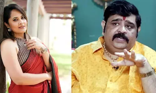రాజకీయాల్లోకి రాబోతున్న Anasuya.. అందుకే ఈ స్టంట్స్.. జాతకం చెప్పిన Venu Swamy