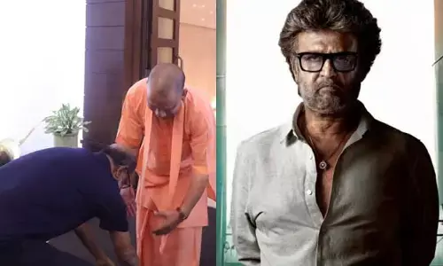 Yogi Adityanath కాళ్లు మొక్కడంపై Rajinikanth రియాక్షన్ ఇదే!