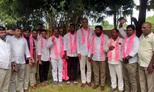 రెండు చోట్ల నుంచి కేసీఆర్ పోటీ.. హరీష్ రావు కీలక వ్యాఖ్యలు
