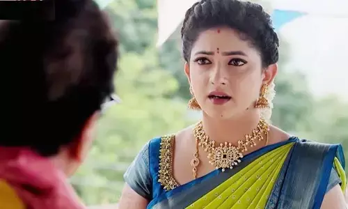 Nindu Noorella Saavasam Serial : లోయలో పడ్డ అరుంధతి.. కుటుంబాన్ని వీడిపోలేని అరుంధతి ఆత్మ!