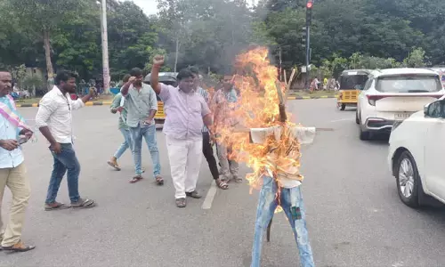 బషీర్బాగ్ లో సీఎం కేసీఆర్ దిష్టిబొమ్మ దగ్ధం
