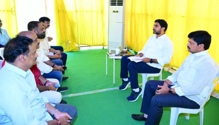 అభివృద్ధి వికేంద్రీకరణ మా అజెండా, అన్ని నగరాలను అభిృద్ధి చేస్తాం : Nara Lokesh అభివృద్ధి వికేంద్రీకరణ మా అజెండా, అన్ని నగరాలను అభిృద్ధి చేస్తాం : Nara Lokesh