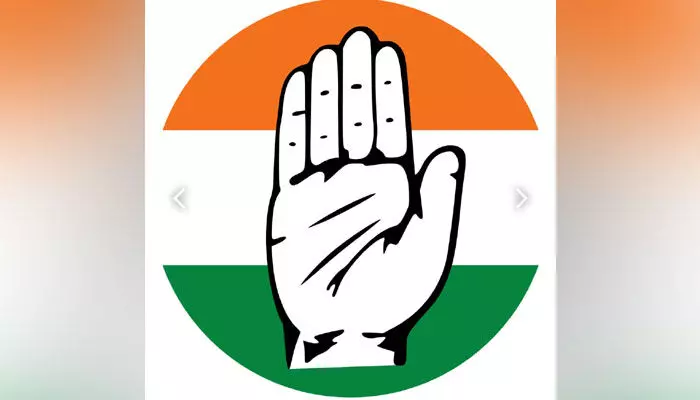 కాంగ్రెస్లో దరఖాస్తుల కోలాహలం..గాంధీభవన్కు క్యూ కడుతున్న నేతలు కాంగ్రెస్లో దరఖాస్తుల కోలాహలం..గాంధీభవన్కు క్యూ కడుతున్న నేతలు