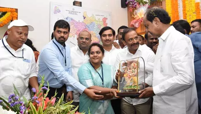 రెవెన్యూ కేడర్లలో త్వరలోనే పదోన్నతులు: CM KCR రెవెన్యూ కేడర్లలో త్వరలోనే పదోన్నతులు: CM KCR