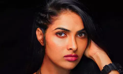 నీ కోసం చేస్తున్న నిరీక్షణ.. అంటూ అర్థనగ్నంగా ఆ ప్రదేశంలో నిల్చున్న బిగ్‌బాస్ నటి