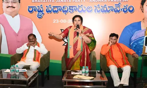 జనసేనతో కలిసి పనిచేద్దాం... వైసీపీపై పోరాడుదాం : Daggubati Purandeswari