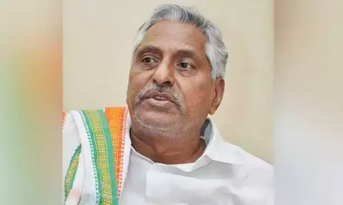 అభ్యర్థుల ప్రకటనతో పాటే.. డబ్బు సంచులు పంపుతున్నారు : MLC Jeevan Reddy సంచలన వ్యాఖ్యలు.