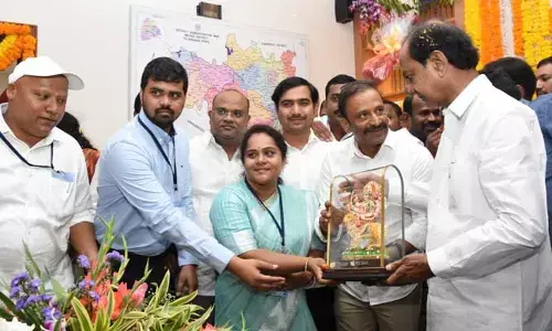 రెవెన్యూ కేడర్లలో త్వరలోనే పదోన్నతులు: CM KCR