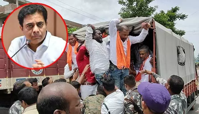 సిరిసిల్లలో కేటీఆర్కు షాక్! క్యాంప్ ఆఫీస్ ఎదుట హై టెన్షన్ సిరిసిల్లలో కేటీఆర్కు షాక్! క్యాంప్ ఆఫీస్ ఎదుట హై టెన్షన్