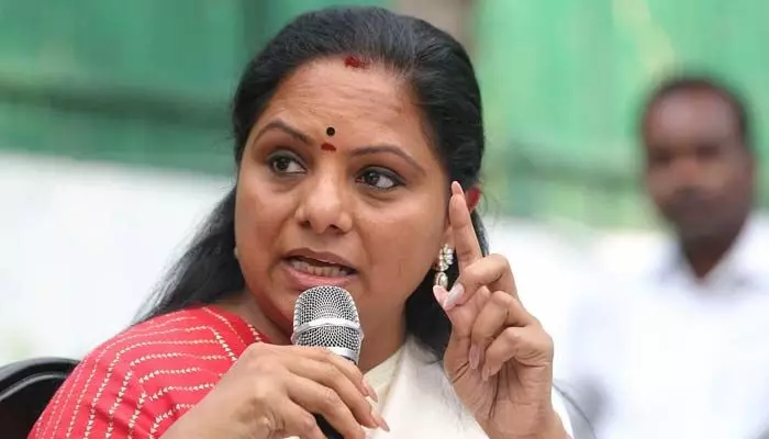 కాంగ్రెస్ దళిత డిక్లరేషన్ ఒక బూటకం.. ఆ రెండు పార్టీలకు అభ్యర్థులే లేరు: కవిత ఫైర్ కాంగ్రెస్ దళిత డిక్లరేషన్ ఒక బూటకం.. ఆ రెండు పార్టీలకు అభ్యర్థులే లేరు: కవిత ఫైర్
