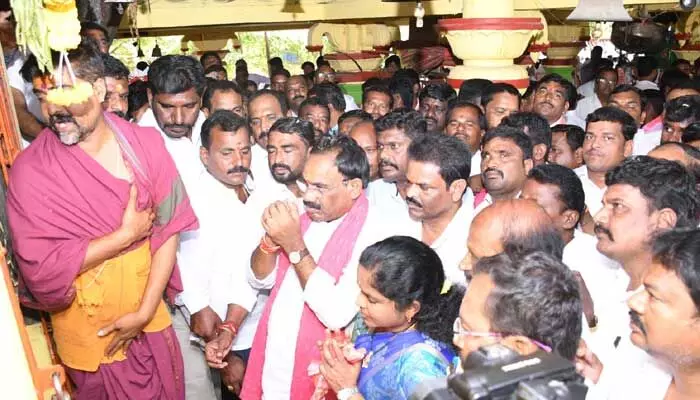 సీఎం కేసీఆర్కు జీవితాంతం రుణపడి ఉంటా.. : మునుగోడు ఎమ్మెల్యే కూసుకుంట్ల ప్రభాకర్ రెడ్డి సీఎం కేసీఆర్కు జీవితాంతం రుణపడి ఉంటా.. : మునుగోడు ఎమ్మెల్యే కూసుకుంట్ల ప్రభాకర్ రెడ్డి