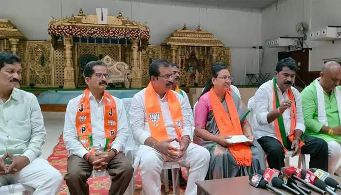 మక్తల్ ప్రజలు మార్పు కోరుకుంటున్నారు - కర్ణాటక ఎమ్మెల్సీ హేమలత నాయక్ మక్తల్ ప్రజలు మార్పు కోరుకుంటున్నారు - కర్ణాటక ఎమ్మెల్సీ హేమలత నాయక్