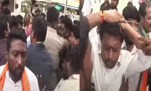 రణరంగంగా మారిన ఓరుగల్లు.. తీవ్ర ఉద్రిక్తత