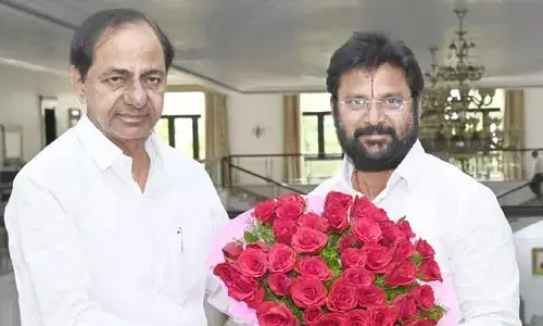 సీఎం కేసీఆర్ ను కలిసిన ఎమ్మెల్యే కోరుకంటి చందర్