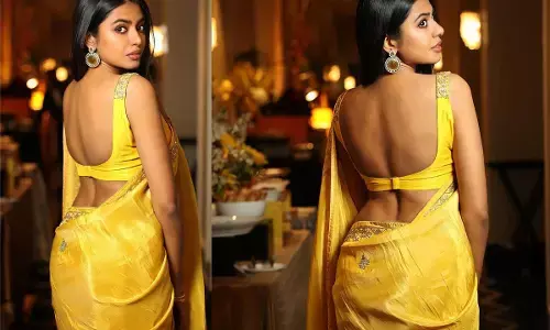 Shivani Rajashekar :సెక్సీ పాయంట్ చూపిస్తూ.. సెగలు పుట్టిస్తున్న శివాని